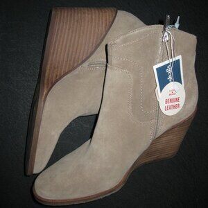 Lucky Brand Tan/Taupe Suede Waltz style Booties NEW Women size 9 side zip